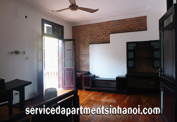 Spacious Three bedroom House for rent in Dang Thai Mai, Tay Ho, Car Access & Lakeview 9