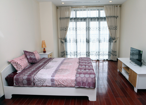 Spacious Two bedroom apartment for rent in R2, Vinhomes Royal City 5