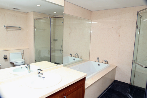 Spacious Two bedroom apartment for rent in R2, Vinhomes Royal City 7