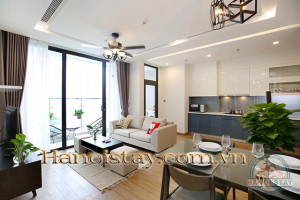 *Spectacular Two Bedroom Apartment for rent in M1 Building, Vinhomes Metropolis Lieu giai* 3