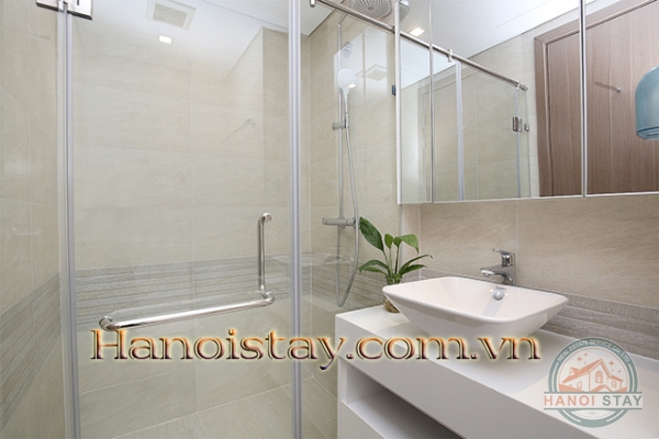*Spectacular Two Bedroom Apartment for rent in M1 Building, Vinhomes Metropolis Lieu giai* 15