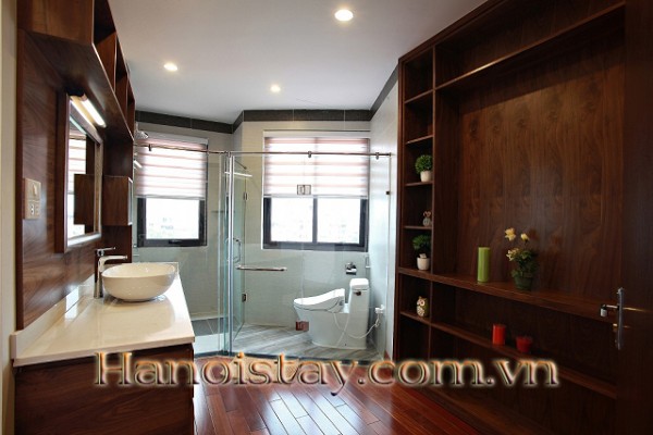 Stunning Executive Suite 3 Bedrm Property Rental in Tran Quoc Hoan str, Cau Giay 1