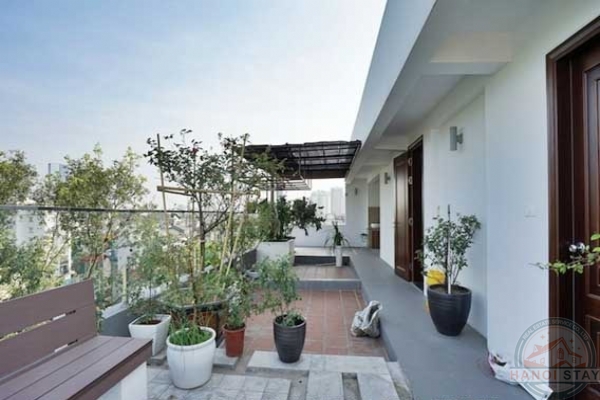Stunning Lake View Penthouse apartment for rent in Trich Sai street with airy view from higher 8