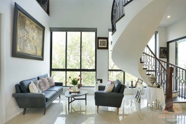 Stunning Lake View Penthouse apartment for rent in Trich Sai street with airy view from higher 13