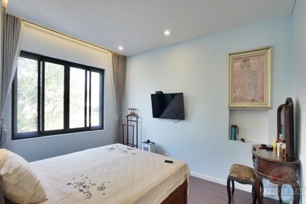 Stunning Lake View Penthouse apartment for rent in Trich Sai street with airy view from higher 19