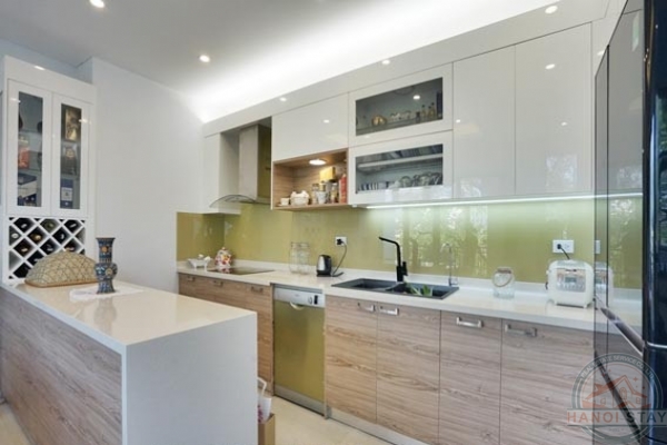 Stunning Lake View Penthouse apartment for rent in Trich Sai street with airy view from higher 21