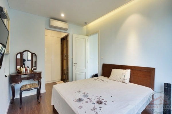 Stunning Lake View Penthouse apartment for rent in Trich Sai street with airy view from higher 23