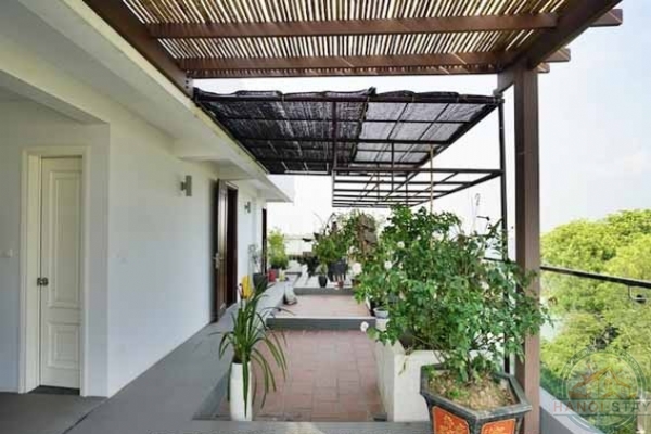 Stunning Lake View Penthouse apartment for rent in Trich Sai street with airy view from higher 24