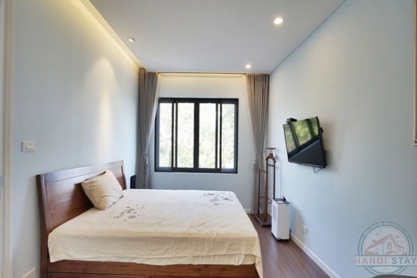 Stunning Lake View Penthouse apartment for rent in Trich Sai street with airy view from higher 26