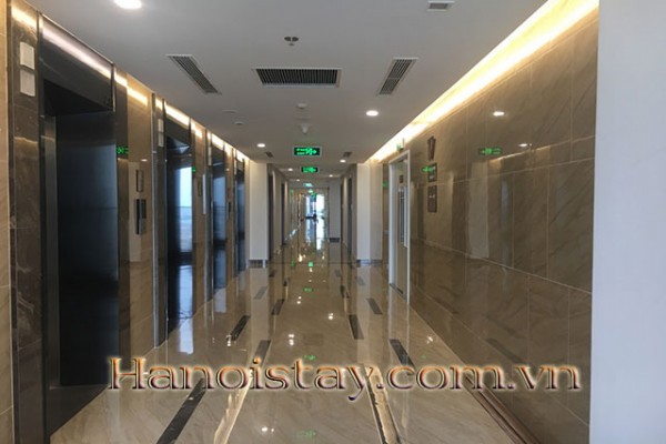 *Stunning Three Bedroom Apartment For Rent in Vinhomes Metropolis, Modern Amenities* 1