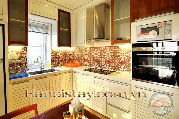 Stunning Three Bedroom Apartment Rental in To Ngoc Van str, Tay Ho 3