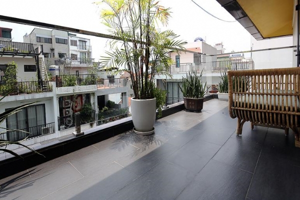 Take a chance to live in this Amazing duplex apartment rental in Westlake