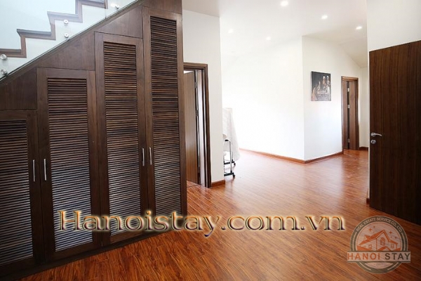 Take a chance to live in this Amazing duplex apartment rental in Westlake 22