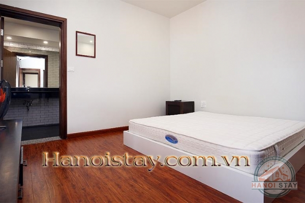 Take a chance to live in this Amazing duplex apartment rental in Westlake 26