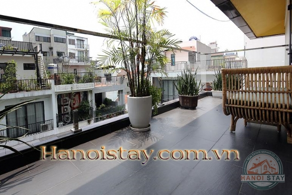 Take a chance to live in this Amazing duplex apartment rental in Westlake 1