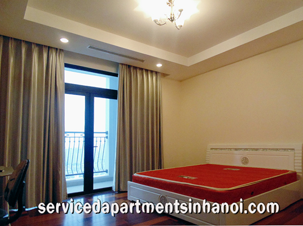Three bedroom Apartment for rent in R5 Building, Royal City with Nice view 9