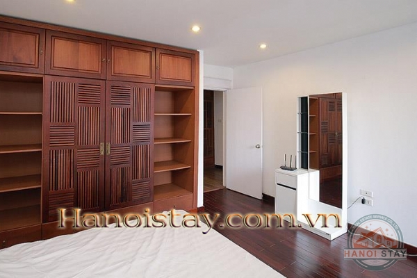 Lake View 03 Bedroom Apartment For Rent in Truc Bach Area, Ba Dinh, 16