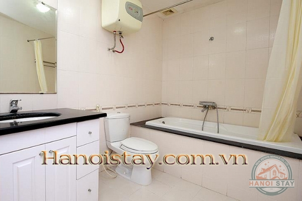 Lake View 03 Bedroom Apartment For Rent in Truc Bach Area, Ba Dinh, 18