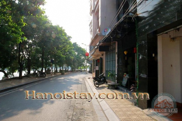 Lake View 03 Bedroom Apartment For Rent in Truc Bach Area, Ba Dinh, 21