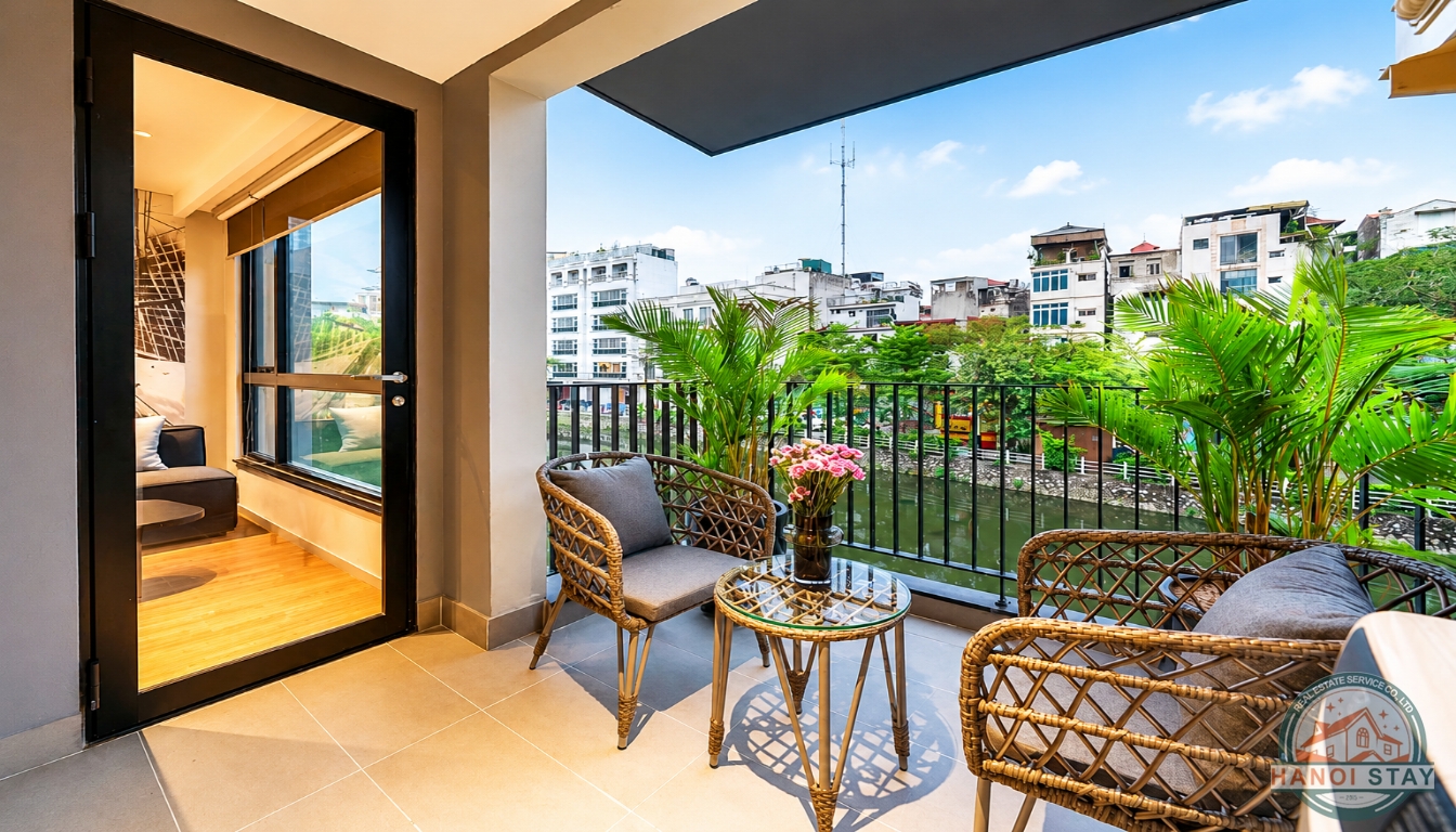 Lake View 03 Bedroom Apartment For Rent in Truc Bach Area, Ba Dinh 1