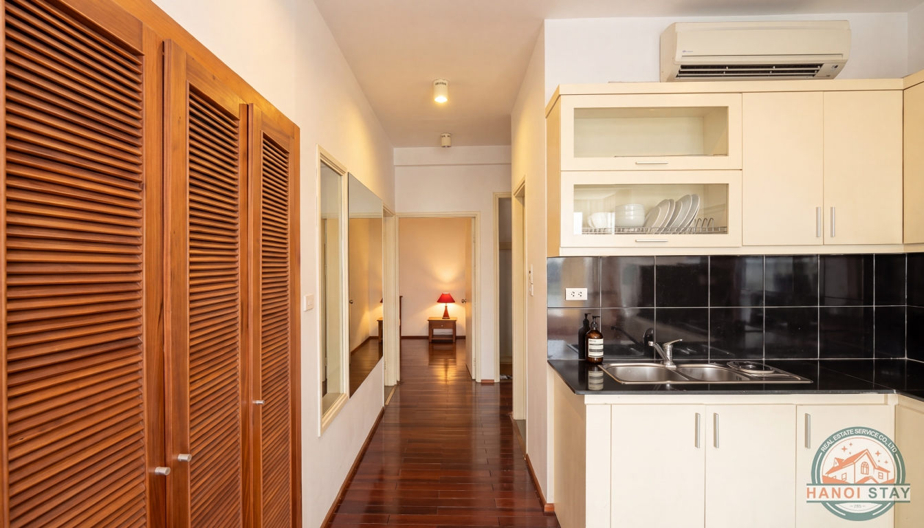 West Lake View: Reasonably Priced 02 Bedroom Apartment for rent Near Quang An Area, Tay Ho 4