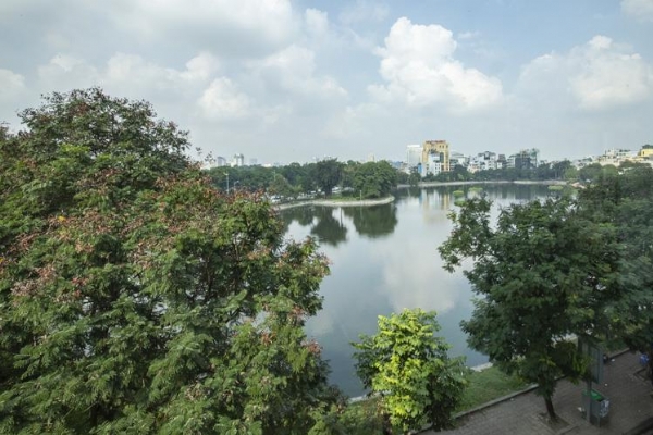 *Wow! Lake View Serviced Apartment Rental in Ho Ba Mau Area, Modern Amenities*